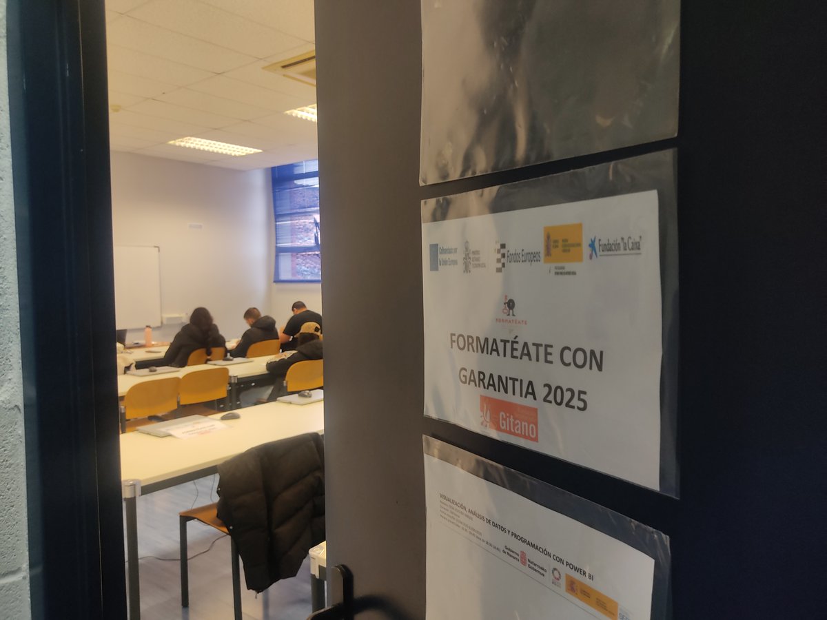 gitanos_org_NAV's tweet photo. Ayer en #FormatéateConGarantía2025 cerramos la fase de competencias personales visitando el @empleo_na en Iturrondo🎯

🗝���EscapeRoom sobre huella digital, info sobre talleres y beneficios de @garantiajuvenil

Ahora empezamos con @NaforlanNavarra  la formación de Aux. de Comercio https://t.co/fDS6DYBFn2