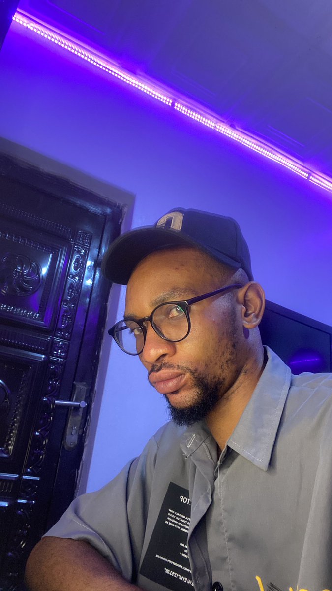 legendDboy tweet media