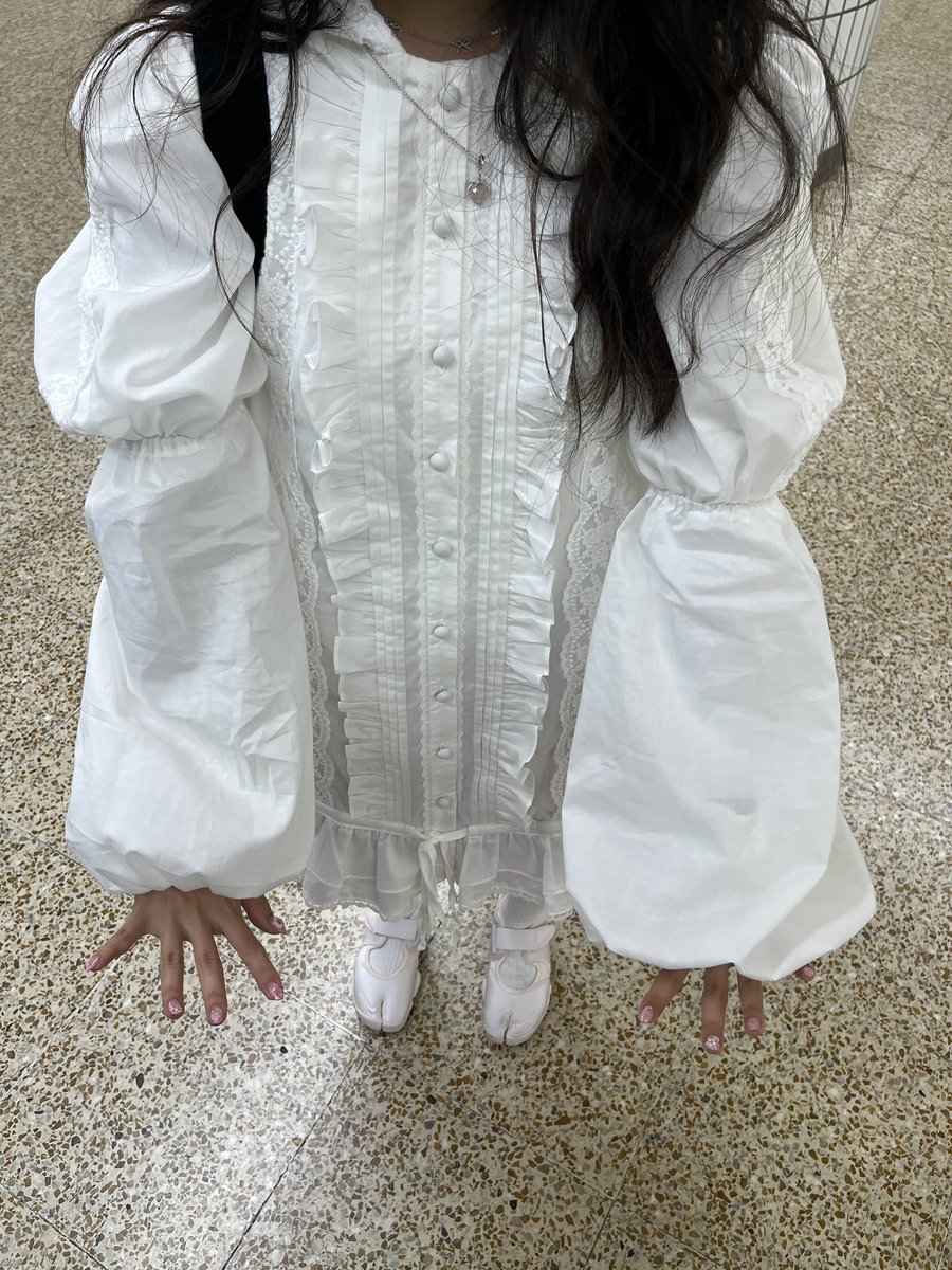 로즈데네쥬 옷은 정말 최고우잉🤍
핑크색도 주문했는데 빨리 왔음 조켓다!