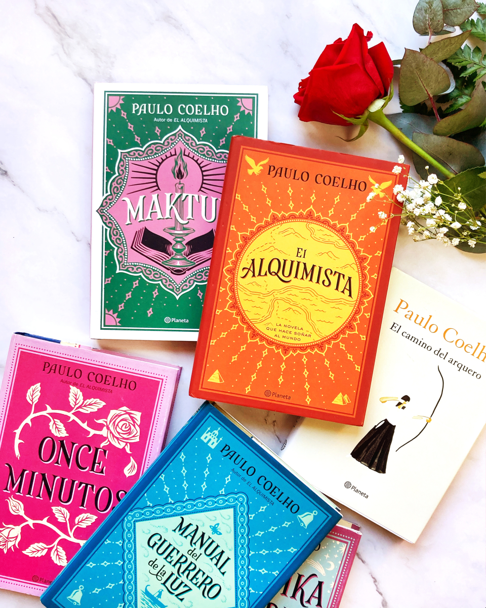 🌹📖 Este Sant Jordi, rodéate de los libros de Paulo Coelho. Libros que son más que historias: son caminos hacia la reflexión, la magia y el crecimiento personal. ¿Cuál va a acompañarte en este día tan especial?

#DíaDelLibro #SantJordi #PauloCoelho #Libros