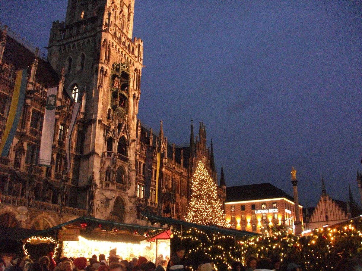 Christmas Lights
A German Christmas Market is special. Really special. And if you haven’t gone to one, I really do suggest you slap it on your bucket list.
Marienplatz, Munich, December 2024
Photograph by Raymond Travers