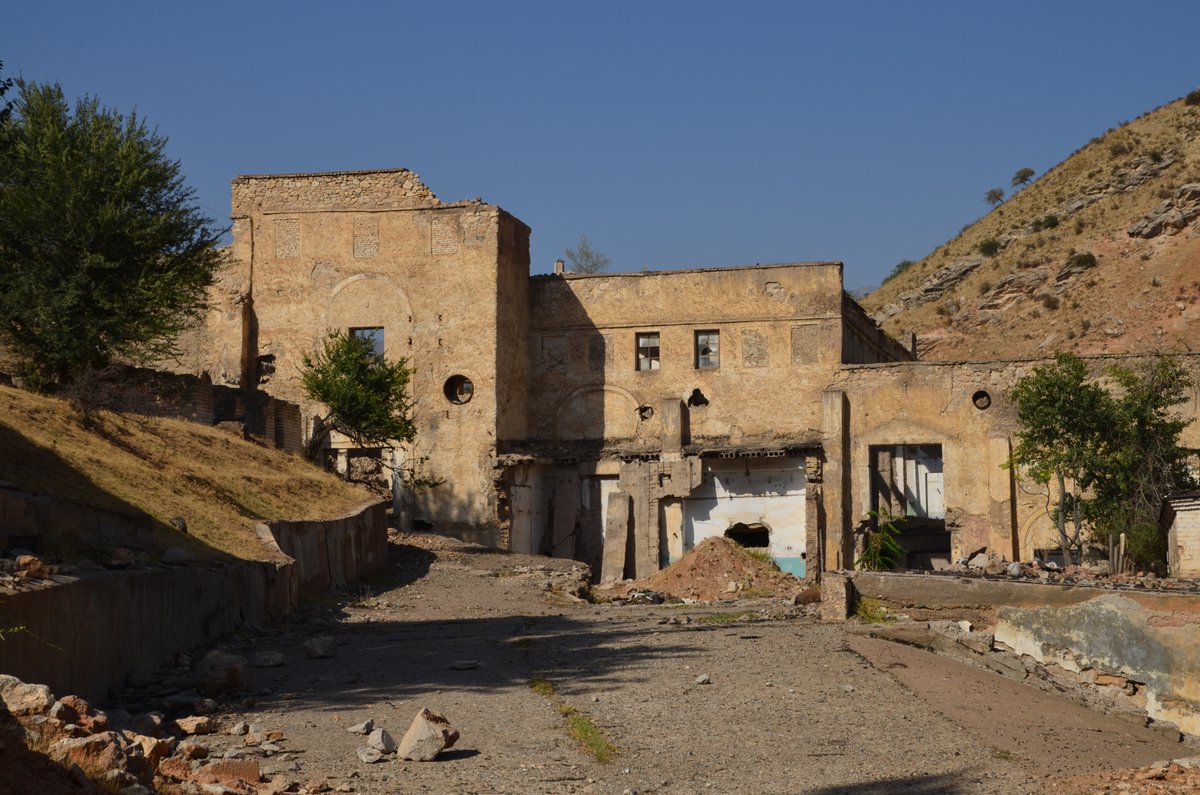 Gulzat Baialieva considers how 80 tons of abandoned toxic waste in Kyrgyzstan trigger discussions on the toxic aftermath of neoliberal reforms and state neglect in her article "Seeking Environmental Justice Amid Post-Industrial Ruins." roadsides.net/collection-no-…