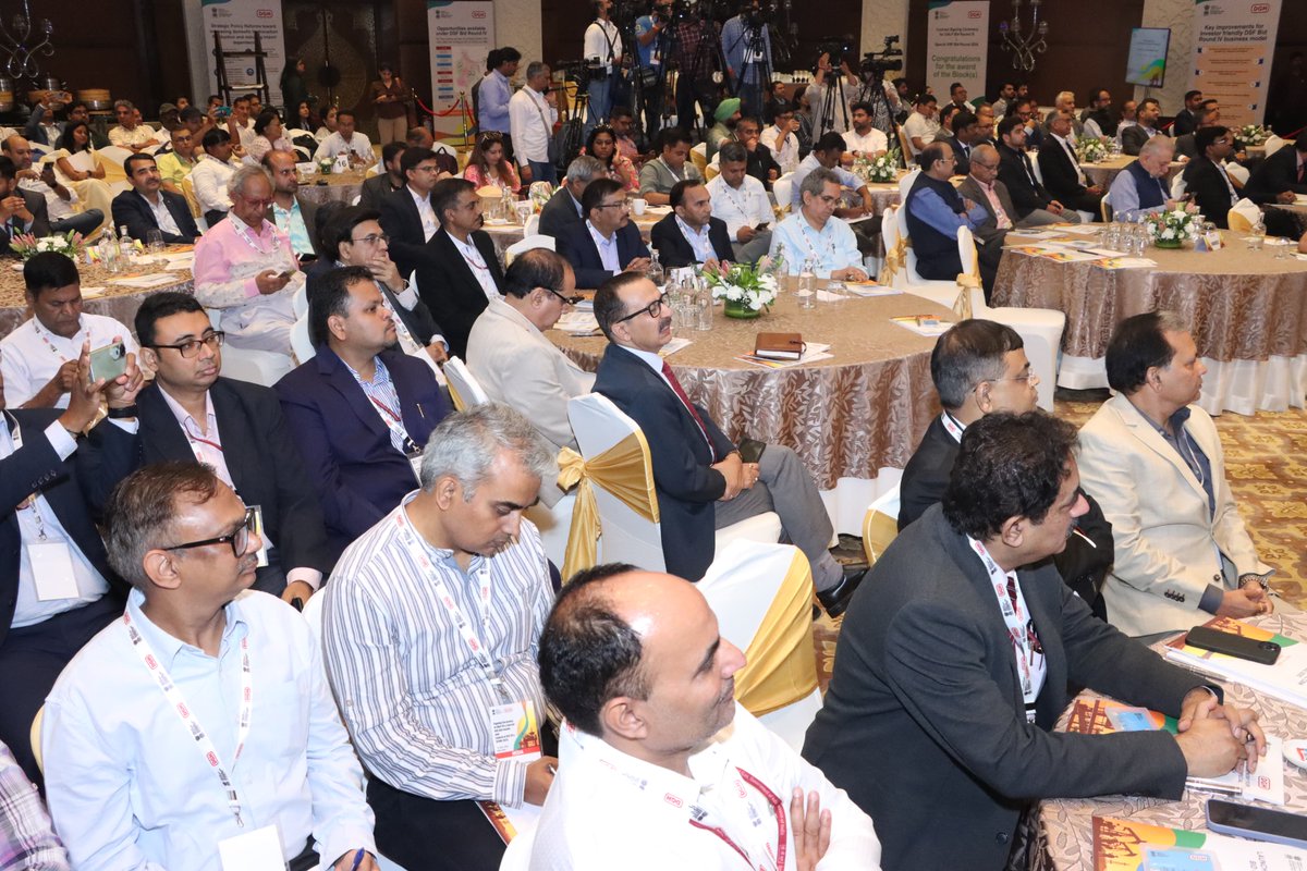 Ministry of Petroleum and Natural Gas #MoPNG (@petroleummin) on Twitter photo Hon’ble Minister <a href="/HardeepSPuri/">Hardeep Singh Puri</a> interacted with key leaders of the energy sector at the Contract Signing Ceremony for OALP Bid Round IX, Special DSF Bid Round 2024, and the launch of Discovered Small Fields Bid Round IV yesterday, when the Oildfields (Regulation and Development) Hon’ble Minister <a href="/HardeepSPuri/">Hardeep Singh Puri</a> interacted with key leaders of the energy sector at the Contract Signing Ceremony for OALP Bid Round IX, Special DSF Bid Round 2024, and the launch of Discovered Small Fields Bid Round IV yesterday, when the Oildfields (Regulation and Development)