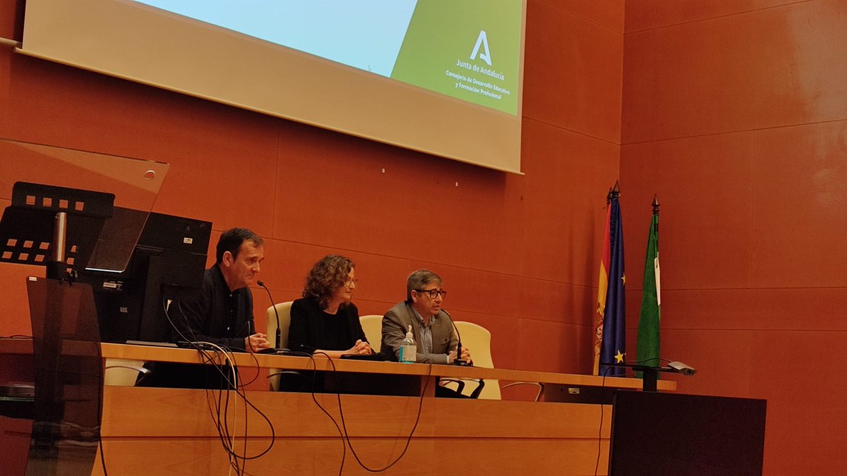 Pluri_Almeria's tweet photo. La Delegación Territorial de Desarrollo Educativo y FP recibe al @IESFrancMontoya  de Las Norias y sus socios #ErasmusPlus de Eslovenia, Polonia y Suecia 🇸🇮🇵🇱🇸🇪🇪🇺

Toda la información y más fotos en: https://t.co/3pXWVlF3jk

@EducaAnd @DG_IFP @Francisco_Educ @sepiegob https://t.co/qJW0WNmVRI