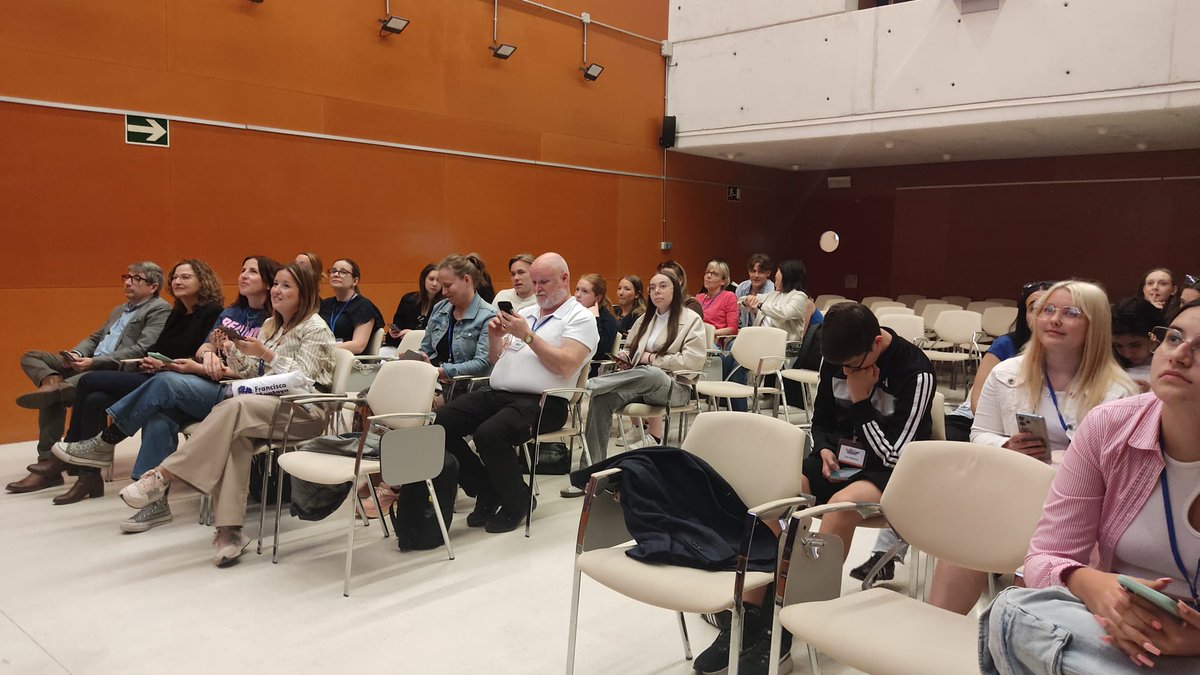 Pluri_Almeria's tweet photo. La Delegación Territorial de Desarrollo Educativo y FP recibe al @IESFrancMontoya  de Las Norias y sus socios #ErasmusPlus de Eslovenia, Polonia y Suecia 🇸🇮🇵🇱🇸🇪🇪🇺

Toda la información y más fotos en: https://t.co/3pXWVlF3jk

@EducaAnd @DG_IFP @Francisco_Educ @sepiegob https://t.co/qJW0WNmVRI