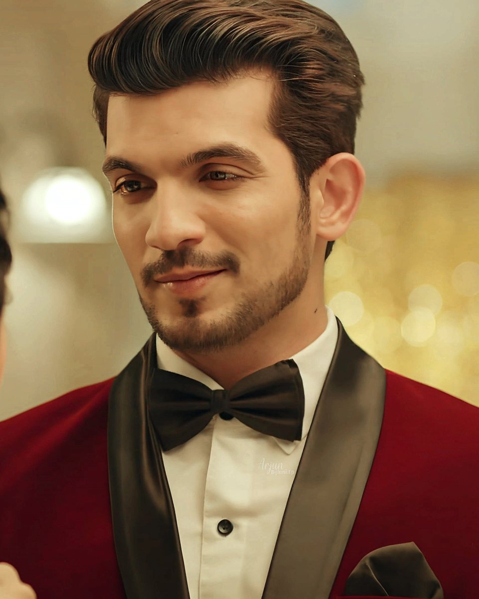 ArjunBijlaniFp's tweet photo. Caps.. Episode 3 Day 3 
One of my fav look of #DeepRaiChand 🔥
#IshqMeinMarjawan #ArjunBijlani 
@Thearjunbijlani https://t.co/8J4ul9NVme