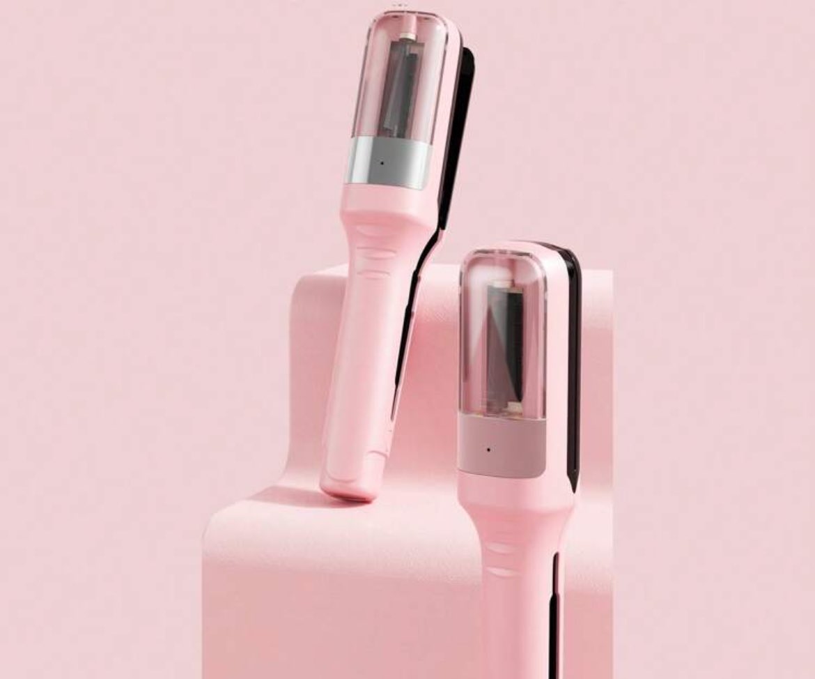 في آلة صراحه جرّبتها وانفعت معاي لانه شعر كان واضح البهتان فيه وكان فيه تقصف لين ما اكتشفت هالالة الجميله من شي ان صراحه عجبتني وصارت من روتيني الاسبوعي يعني اذا شفت شعري فيه تقصف حيل وتلمع لك الشعر من اول استخدام :