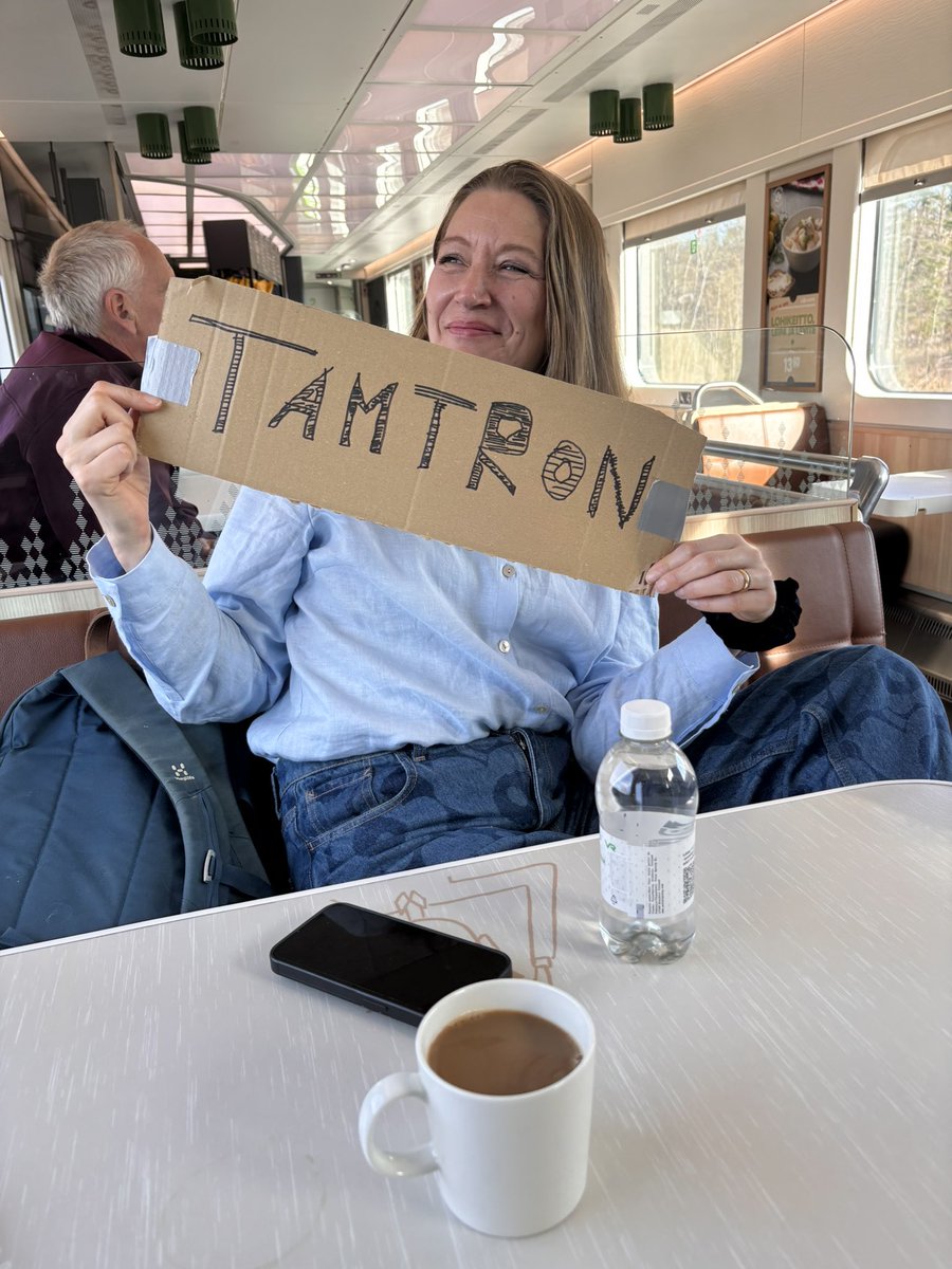 Hei, en mää turhaan huudellut #Tamtron yhtiökokousmenijöitä. Heti löytyi 🚂 yks, eikä kuka tahansa vaan the 1️⃣  and only <a href="/merjamahka/">Merja Mähkä</a> 👍