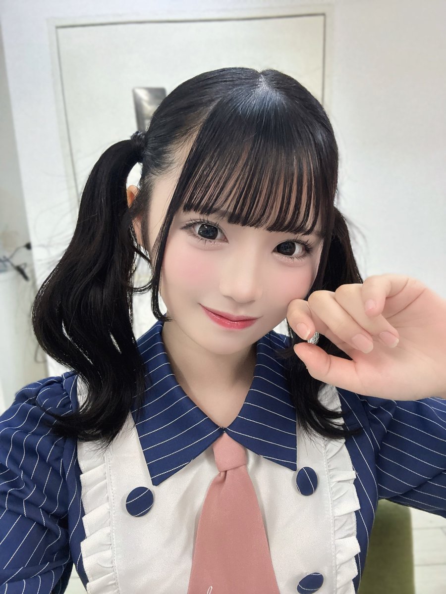 本日22:00～バレンタインランチェキ販売です🍫 今回デコも衣装もとーっ