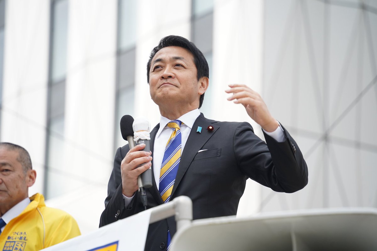 富山駅前の街頭演説会 平日の午前中なのに、大勢の方々にお集まり