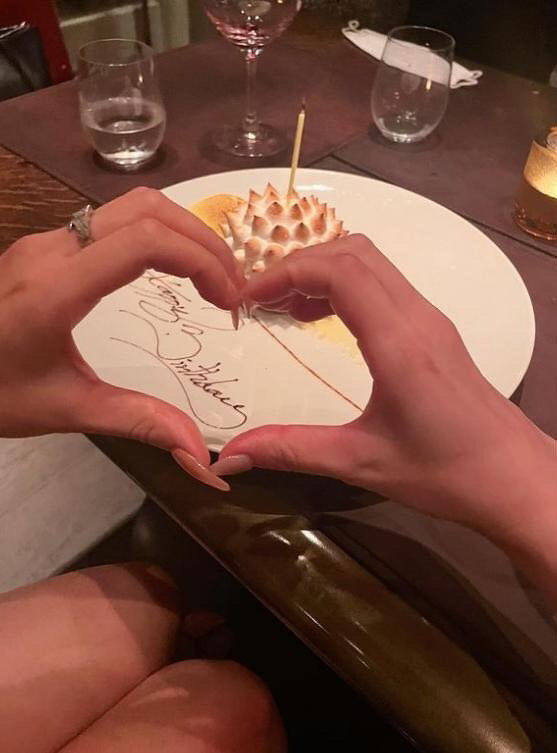 Ari_tan01's tweet photo. Surrounded by plates and people that fill my heart  these are the moments I’ll always hold close. 🍷✨🥰 https://t.co/xpB13eEjfR