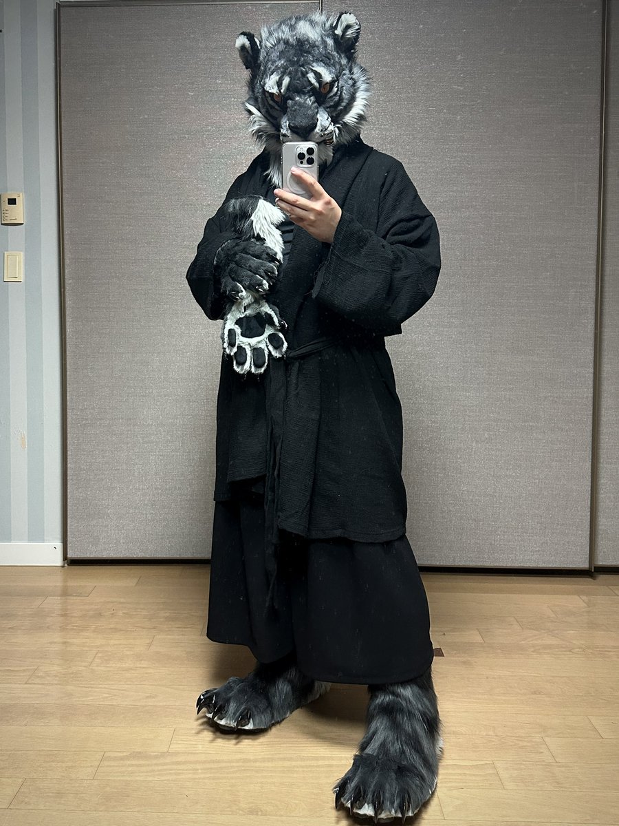 가끔씩 드는 생각이지만 파셜의상연구회 같은 모임이 있으면 좋겠다 생각해요…🥲