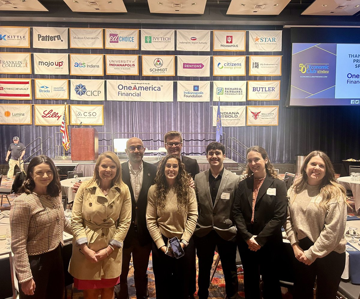 Great opportunity to connect current students and alumni at today’s <a href="/EconomicClubIN/">Economic Club of Indiana</a> lunch!