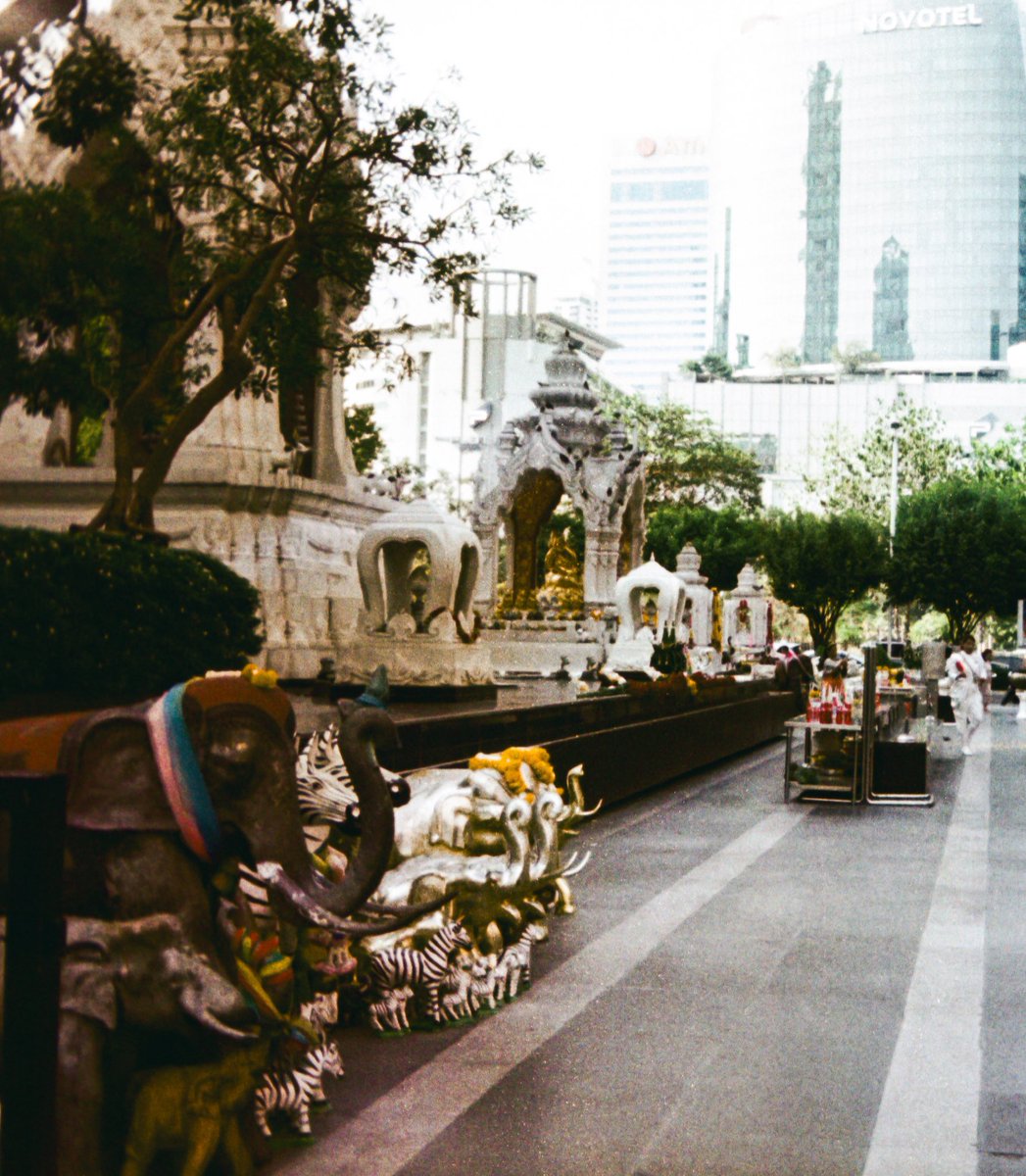 alienationity's tweet photo. Bangkok from my analog 🫶
Only been there for 2 days, but i really enjoyed the FOODS!
#kodakektarh35 https://t.co/RAz9kQA2sp