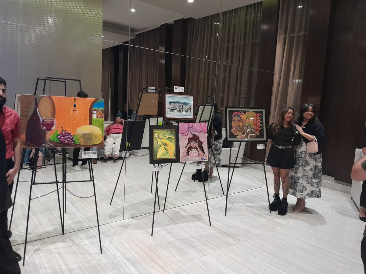 En conmemoración del Día Mundial del Arte, la Asociación Panameña de Artistas Plásticos (APAP) dio inicio a una inspiradora exposición en el Hotel Hilton, reuniendo el talento de más de 30 artistas nacionales.