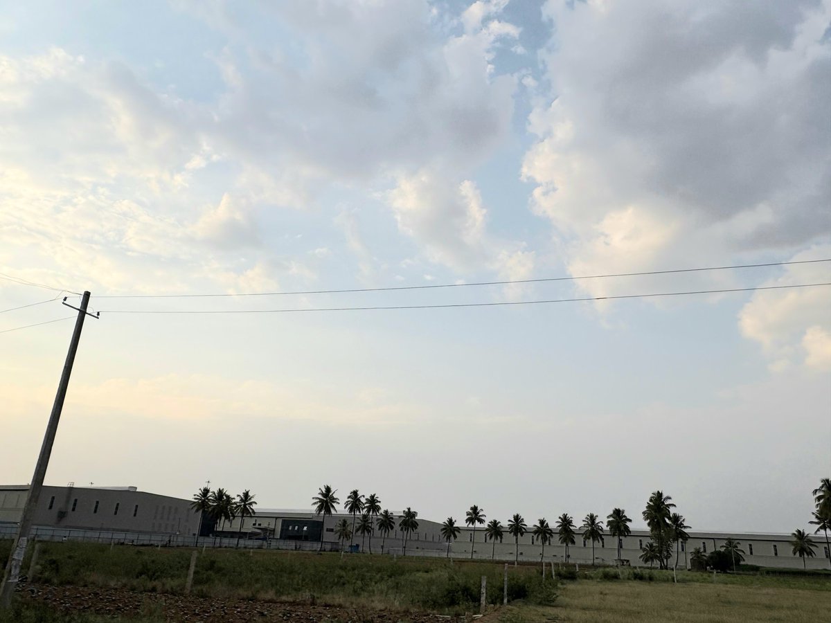 DevanahalliBLR's tweet image. Devanahalli: The Future of Logistics

Singapore-based #Mapletree Logistic Park near Sulibele, East of #Devanahalli on STRR, is shaping up fast. Built-up area across Blocks A–F almost 1 mn sqft,a major boost to Devanahalli’s industrial corridor.
Total 55 acres &amp;amp; 500 cr investment