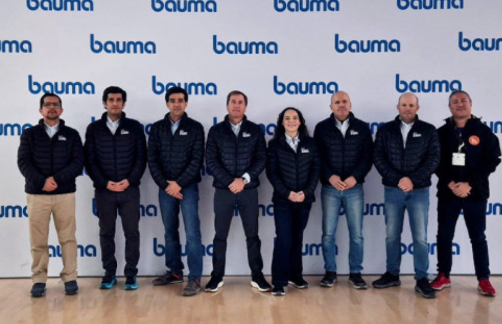 Outletminero's tweet photo. APRIMIN dejó huella en Bauma 2025 al posicionar a proveedores chilenos como líderes en innovación minera. Con presencia en stands clave y encuentros estratégicos, Chile mostró al mundo que su minería también se exporta en forma de tecnología y talento. #Bauma2025 #APRIMIN
Ver nota: https://t.co/KaX4MZuuaH