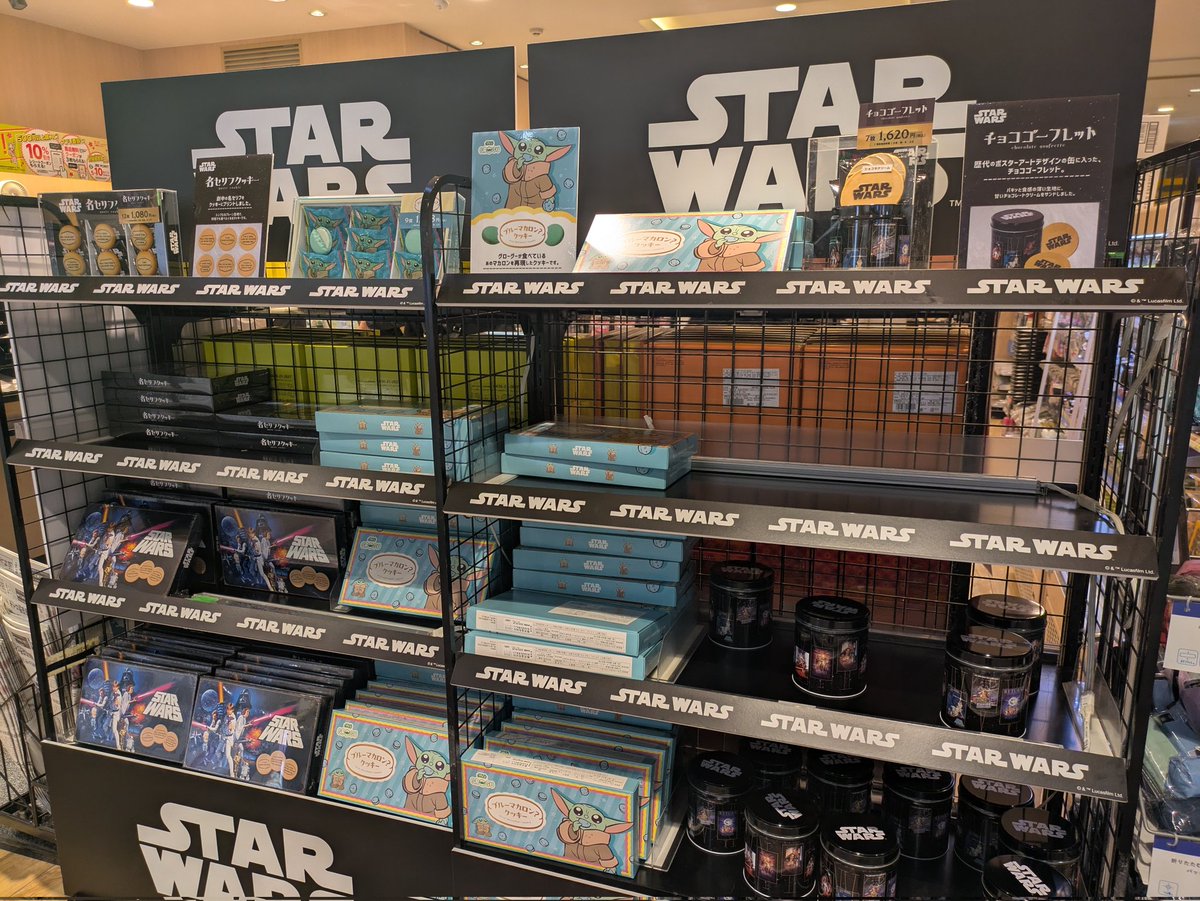 AbcSunboy's tweet photo. 海浜幕張駅もスター・ウォーズカラーに！
#StarWarsCelebration 
#SWCJ https://t.co/F6WCZ9sw6N