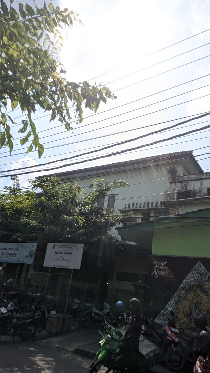 Daerah pasar Demangan ada yg can host #GayJogja