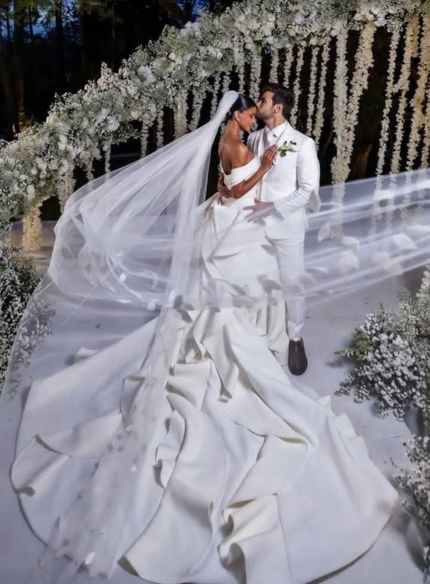 MFormosop's tweet image. Mariano e Jakelyne, fizeram que voltasse acreditar no amor verdadeiro. Aquele em que a felicidade de um está em ver  a felicidade do outro. 
Como é maravilhoso ser Malyne !!! 🙏🏼❤️🥣
#CasamentoMalyne