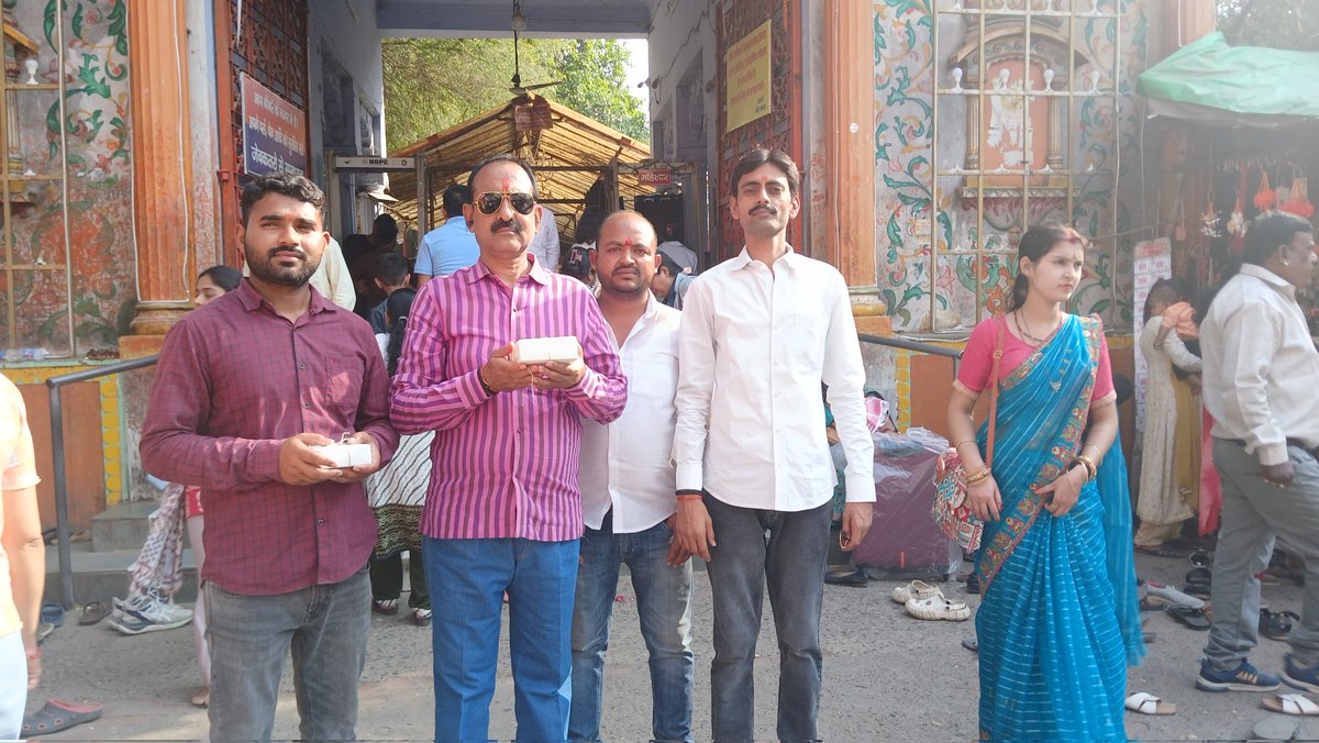 Alokvickycs's tweet photo. बनारस BHU #कशी_विश्वनाथ का दर्शन किया 
#संकट_��ोचन_महाबली_ हनुमान जी का दर्शन करने का सौभाग्य प्राप्त हुवा । https://t.co/OE8krZSOMW
