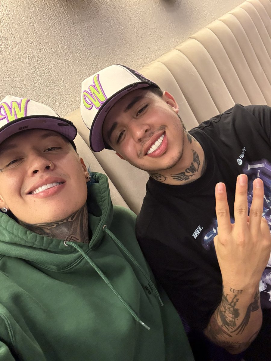 No crean en la sonrisa ahí estábamos llorando 💔