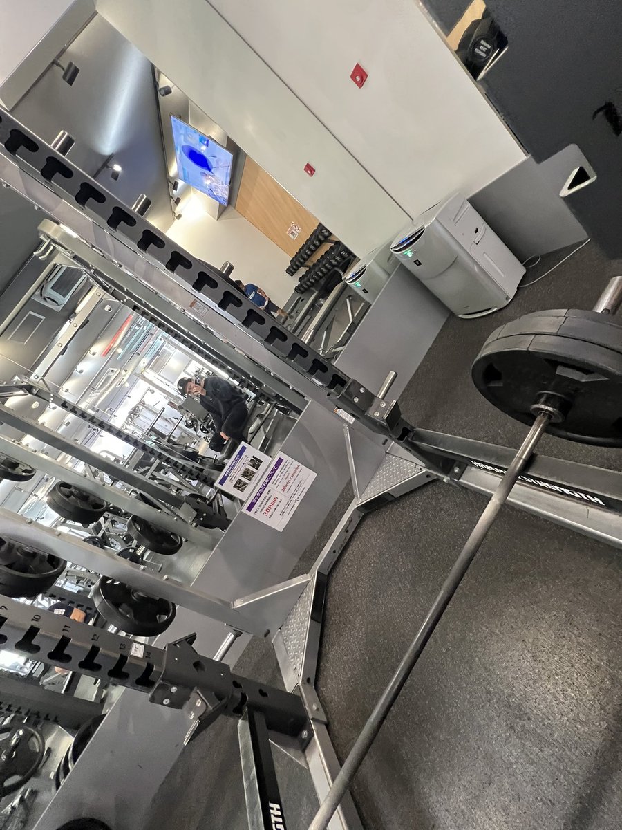 背中やってくにょ