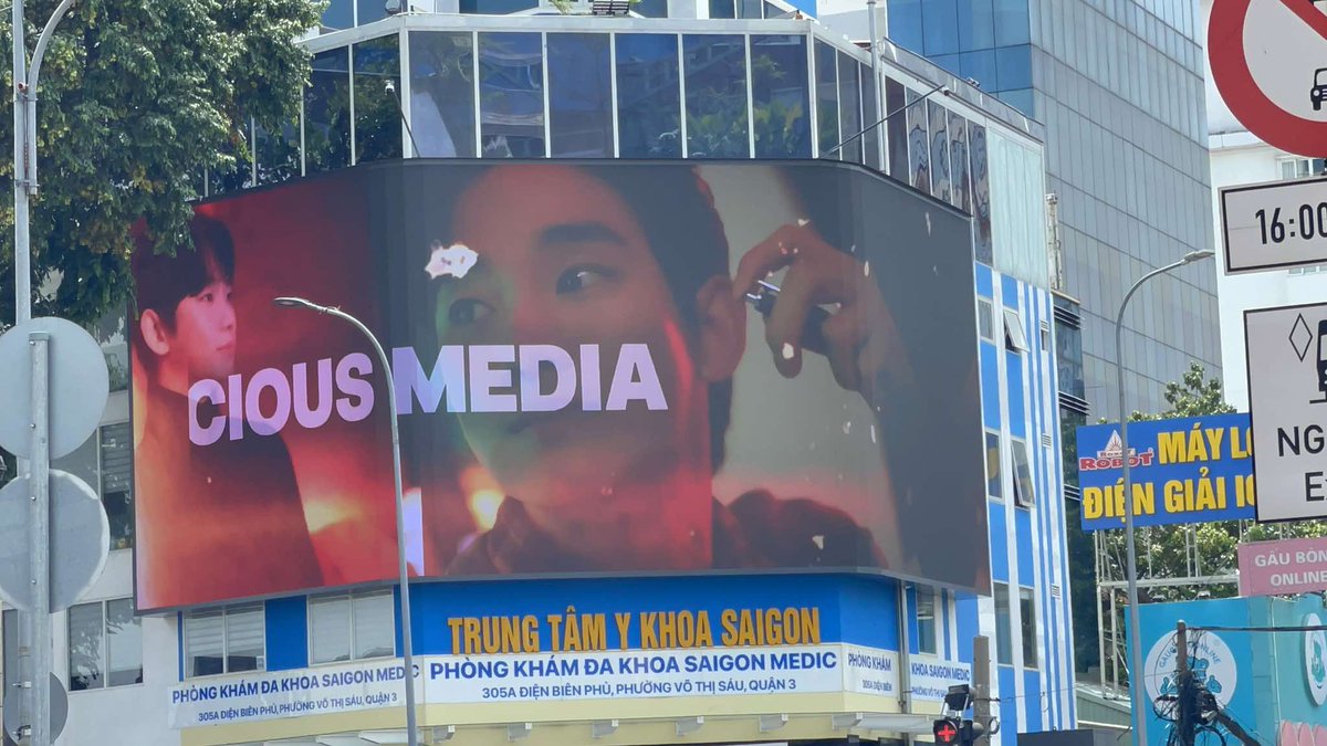 KSH216_Tonkatsu's tweet photo. As part of the ongoing campaign to support Kim Soo Hyun and stand against cyberbullying,  「Kim Soo Hyun Vietnam Support Team」 will be launching LED screen displays today at Saigon Medic and Vincom Cong Hoa, Ho Chi Minh City.
#KimSoohyun #WeStandwithKimSooHyun https://t.co/byjVgMMIlo