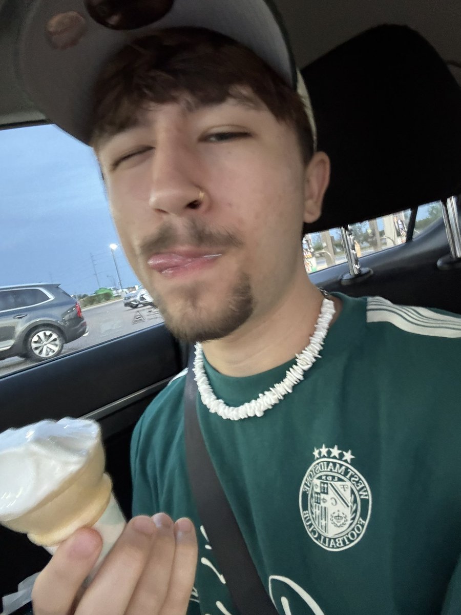 rockcandies's tweet photo. I am taking any and all applications for a small loan of $30k in order to have a good summer, thank you for your time https://t.co/v98wMYtqdO