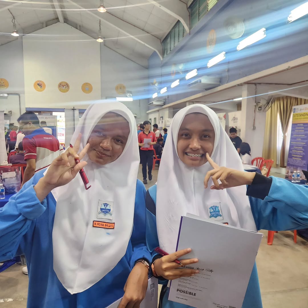 msucseremban's tweet photo. Sedang berlangsung Pameran Kerjaya di SMK Tinggi Port Dickson, #sekolahtinggiportdickson #stpd. 

Terima kasih adik-adik #spm2025 #batch08 dan #stpm2024 yang singgah ke reruai MSU. Selamat maju jaya kepada semua. https://t.co/SKEIgJoW9J