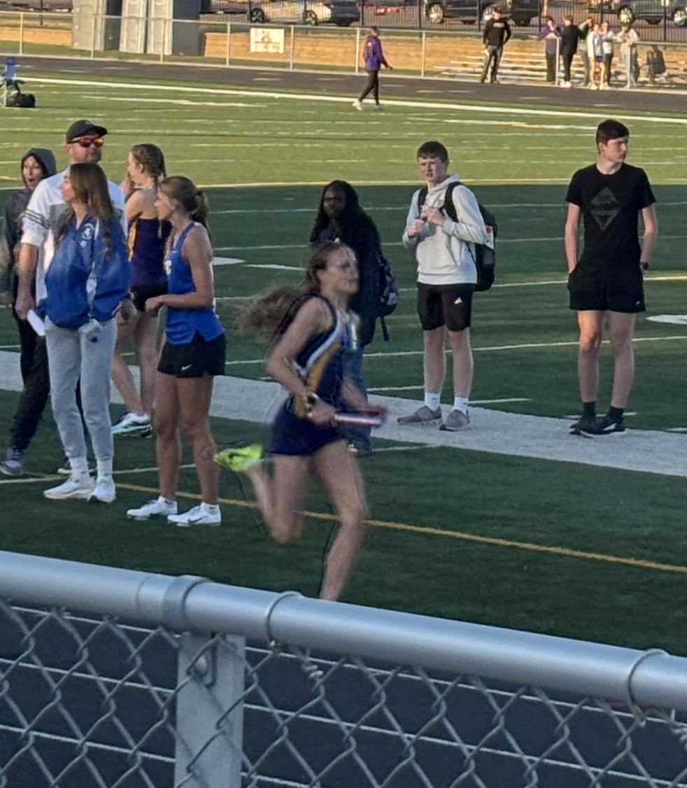 TeaTitansTrack's tweet photo. Titans had two relay wins today! The boys 4x100 relay of Carter Christensen, Kayden Williamson, Juv Banza, and Tyler Rhead took 🥇 

On the girls side, the 4x400 of Lainey Haines, Brooklyn Reiners, Mya Neuhardt, and Jayna VanLaecken set a new meet record and won the race https://t.co/ED8sRkRunW