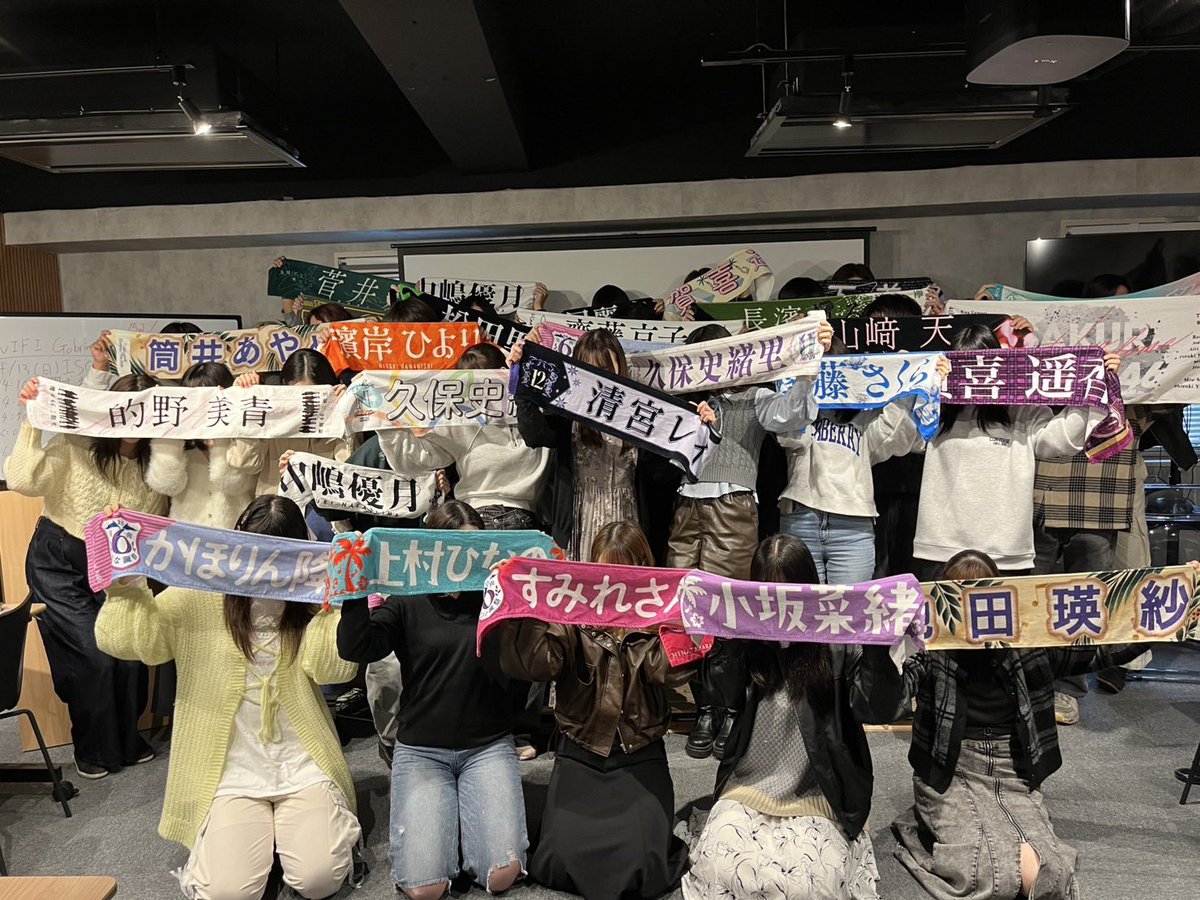 4/13に新歓お菓子パーティーを行いました！（雨天中止になった新歓花見の代わり）

約35人で坂道クイズ大会などで盛り上がりました！