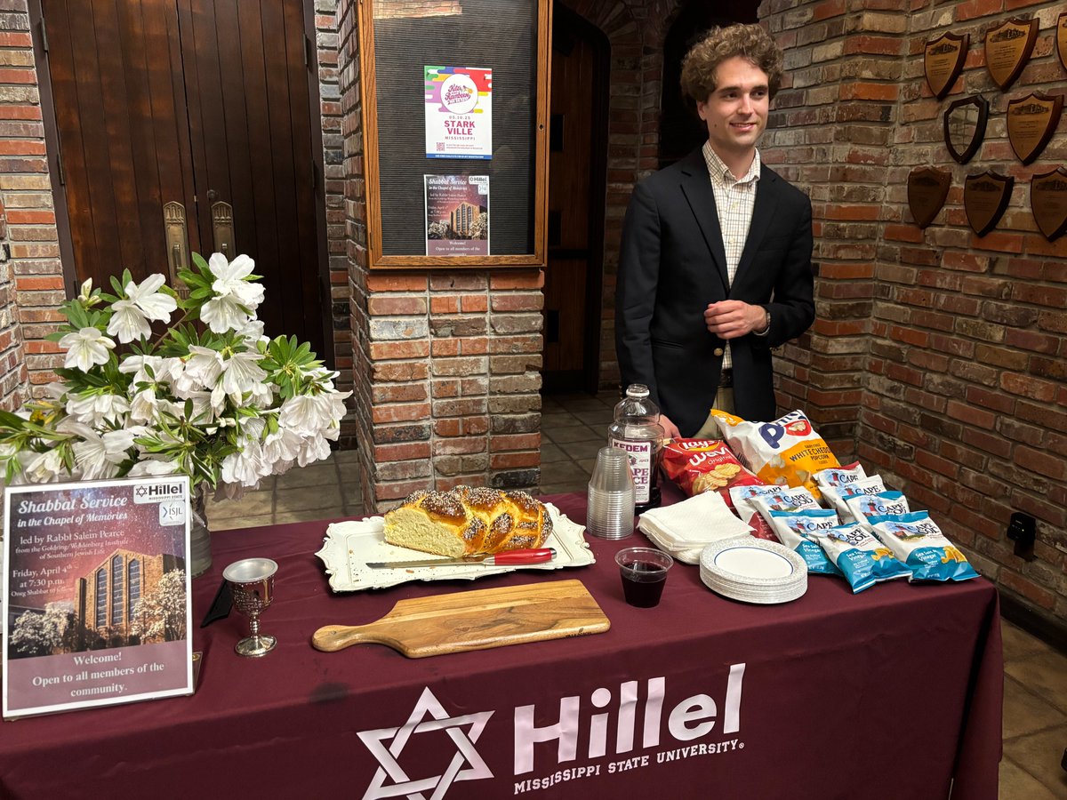 MsStateHillel's tweet photo. We had so much fun welcoming Shabbat with Rabbi Salem Pearce from @TheISJL! https://t.co/Y3DJTYLQ24