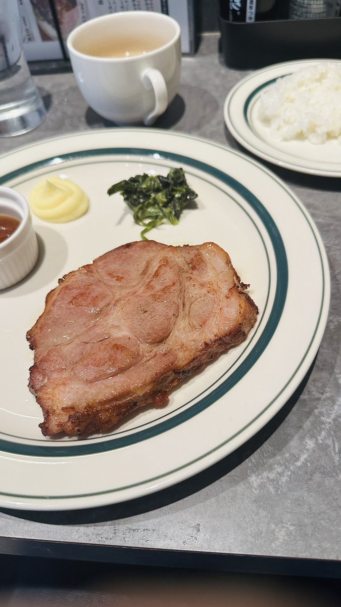 フレから聞いた店、マロニーポークステーキ最小の200gでお試し
インワで聞いて食べ行くシリーズ