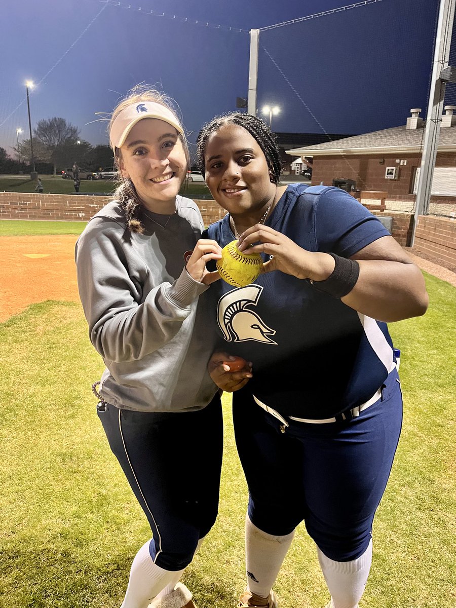 Summit Softball tweet media