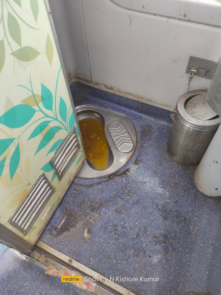 Pulkithgoel's tweet photo. @RailwaySeva @drmsbc Pls look into this.. 

Issue is not resolved yet, https://t.co/uON4K1tqiQ