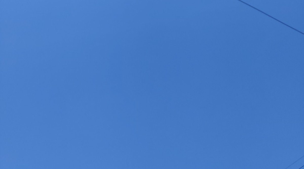 tech_nekotter's tweet image. 雲ひとつない青空！