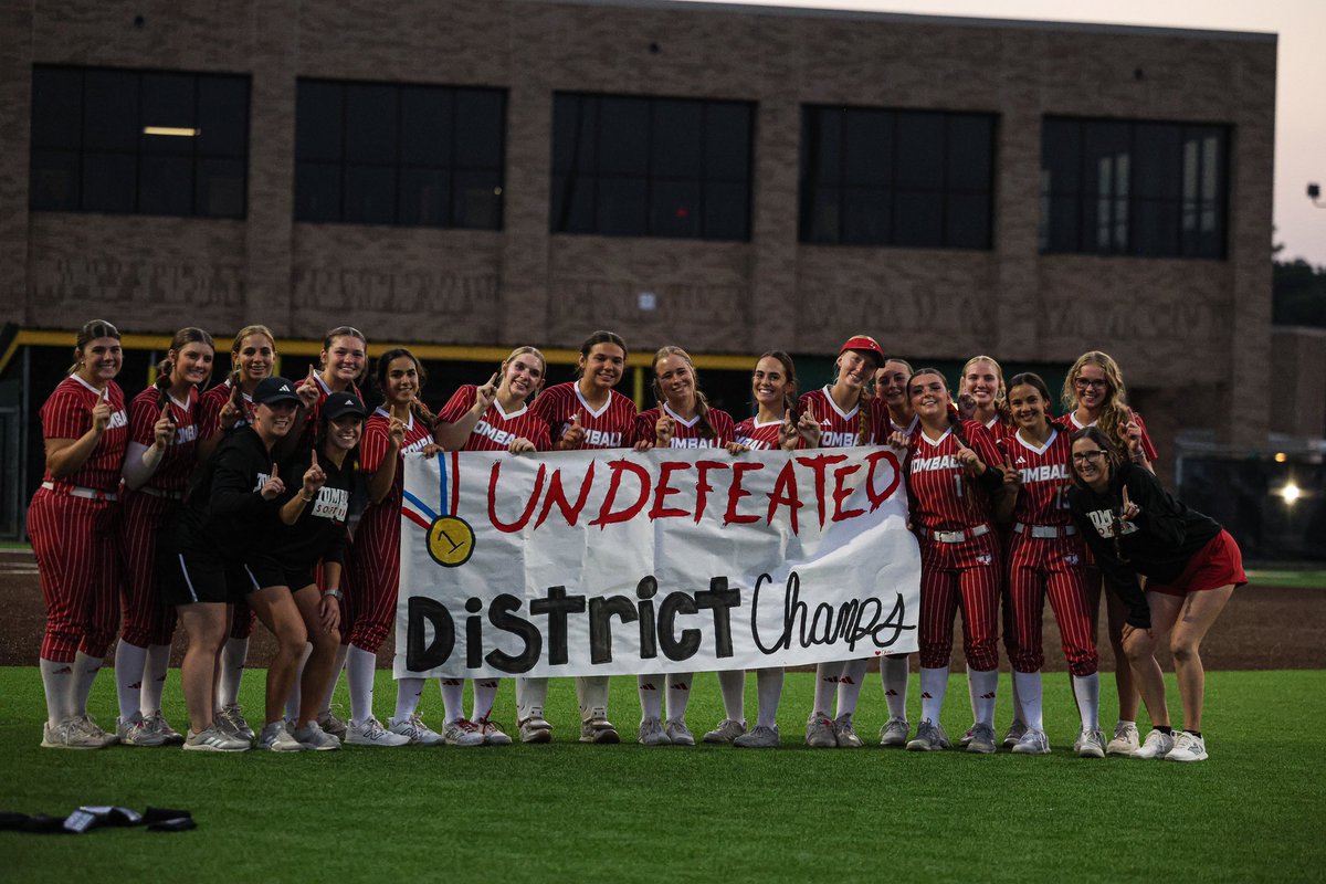 SB_Tomball's tweet photo. An amazing district season from an even better group of girls. Couldn’t be more proud of all they have accomplished. Every single person contributes in their own way and it’s the silver lining to their success - Undefeated 15-6A District Champs. #HoldTheRope #LevelUp #WSH 🔥 https://t.co/AD1vVKpWVK