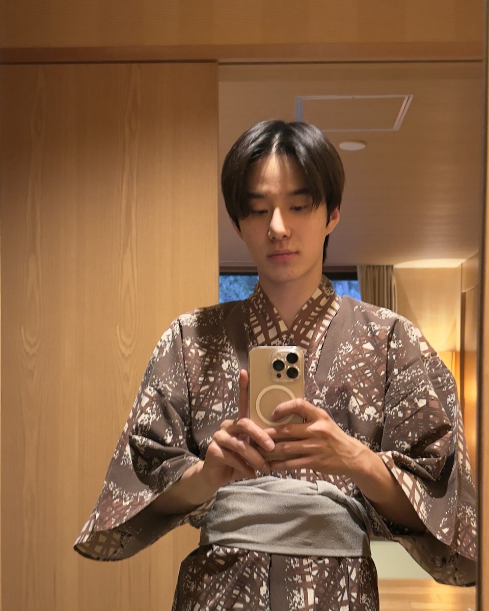 SUGARlNGPEACH's tweet photo. Jungwoo 🐶💌

*Sent a pic*
“Yukata” https://t.co/UtrDD09Rws