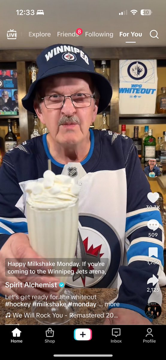 morganbolts's tweet image. guys what omg the adorable man who makes milkshakes is a jets fan. white out milkshake 😭 CUTE