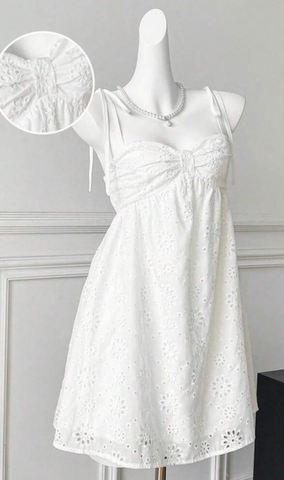 とても好みなミニワンピースとお花のついたミュール 