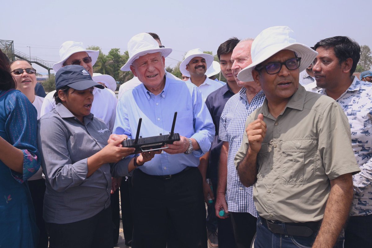 इजरायल के मा0 कृषि और खाद्य सुरक्षा मंत्री महामहिम श्री अवी डिक्टर के नेतृत्व में मा0 कृषि मंत्री(हरियाणा)<a href="/SinghRana6940/">Shyam Singh Rana Agriculture Minister Haryana</a> द्वारा  इंडो-इज़राइल सेंटर ऑफ एक्सीलेंस(सीईवी),घरौंडा,करनाल में आयोजित भारत-इज़राइल उत्कृष्टता केंद्र का उद्घाटन किया गया