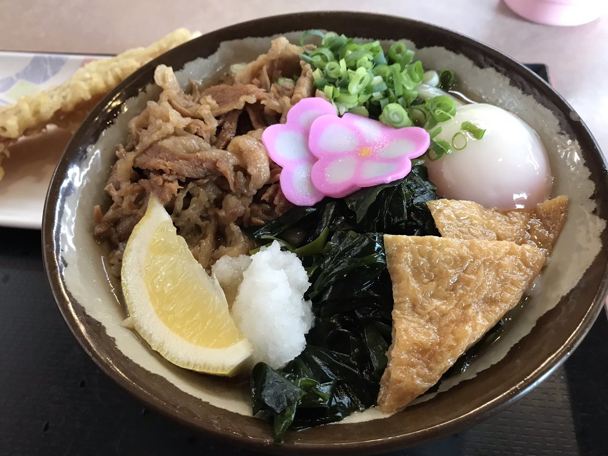malspumila's tweet photo. 高松まで行くのは流石に遠いので香川東部の名店と言われている滝音さんへ。まかないぶっかけを食す。とても美味しゅうございました。コスパも良いしいつでも食べられる地元の人が羨ましい。
#手織りうどん滝音 https://t.co/aal0egcF7L