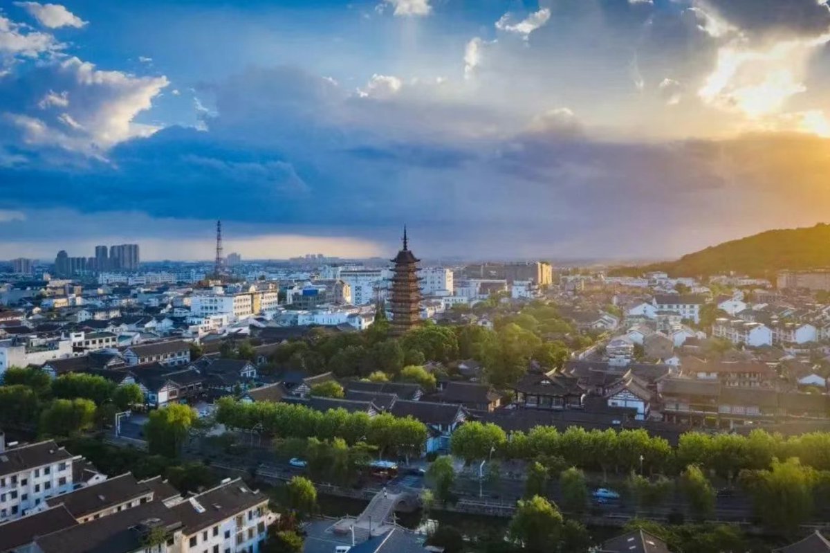 ThisisSuzhou's tweet photo. The grand opening ceremony of the Belt & Road Economic and Trade Centre (BRETC) and Suzhou IBI Group took place in #Changshu, #Suzhou, on April 14, attended by diplomatic envoys from Belt and Road Initiative (#BRI) partner nations.

Changshu has long been a key player in BRI cooperation, and its 2024 trade with these countries surged 10.1% YoY to 73.69 billion yuan ($10 billion)—accounting for half of the city's total import-export volume. #FocusOnSuzhou