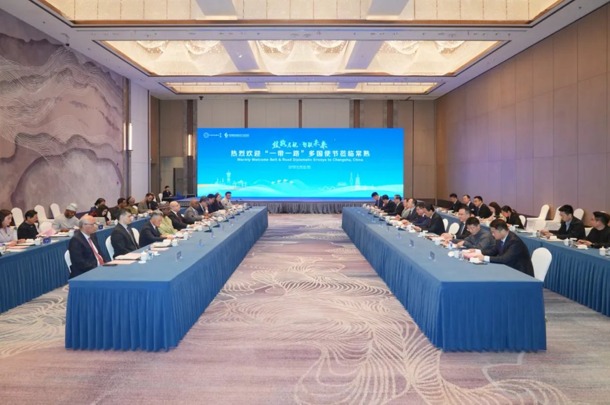 ThisisSuzhou's tweet photo. The grand opening ceremony of the Belt & Road Economic and Trade Centre (BRETC) and Suzhou IBI Group took place in #Changshu, #Suzhou, on April 14, attended by diplomatic envoys from Belt and Road Initiative (#BRI) partner nations.

Changshu has long been a key player in BRI cooperation, and its 2024 trade with these countries surged 10.1% YoY to 73.69 billion yuan ($10 billion)—accounting for half of the city's total import-export volume. #FocusOnSuzhou