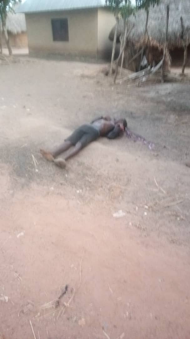 kingdav9ja's tweet photo. My  people has been killed yesterday by Fulani herdsman in otobi-Akpa oturkpo local government of benue state.
Please we need your help 🙏
@officialABAT @PeterObi @drpaulenenche @NGRSenate @davido @PoliceNG @HQNigerianArmy @POTUS45 @Mazitundeeednut https://t.co/axfYEOv94i