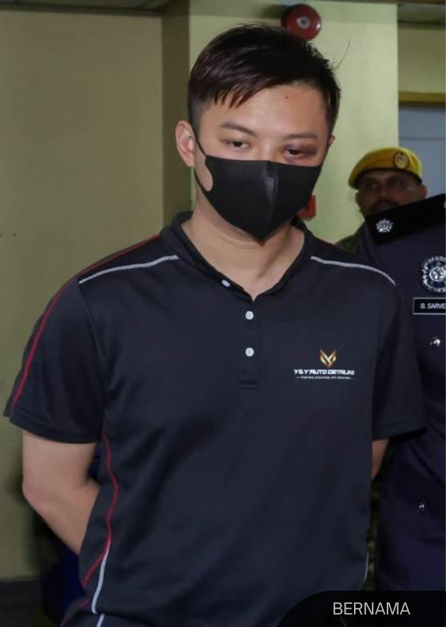 NewsBFM's tweet photo. A 25-year-old man pleaded not guilty at the Johor Bahru Magistrates’ Court to driving under the influence and causing the death of Mohd Taufik Ariff.

Kok Zi Kang’s blood alcohol level was 76mg per 100ml, 26mg over the legal limit.

🧵1

📸:Bernama https://t.co/mD0STlaUhI