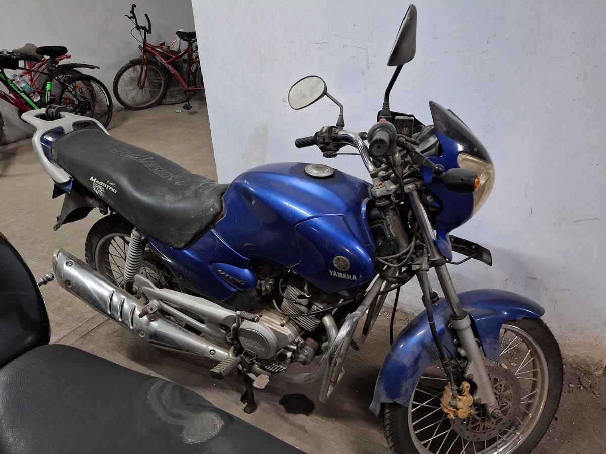 ravigadani's tweet photo. @India_Yamaha 
I am writing to you from Ahmedabad regarding my Yamaha Fazer (2005 Model). I am facing issues with the vehicle and wish to have it repaired.  Yamaha service centre also don't accept my bike, citing it's old. What to do... Please reply. https://t.co/Y2C32iyODZ
