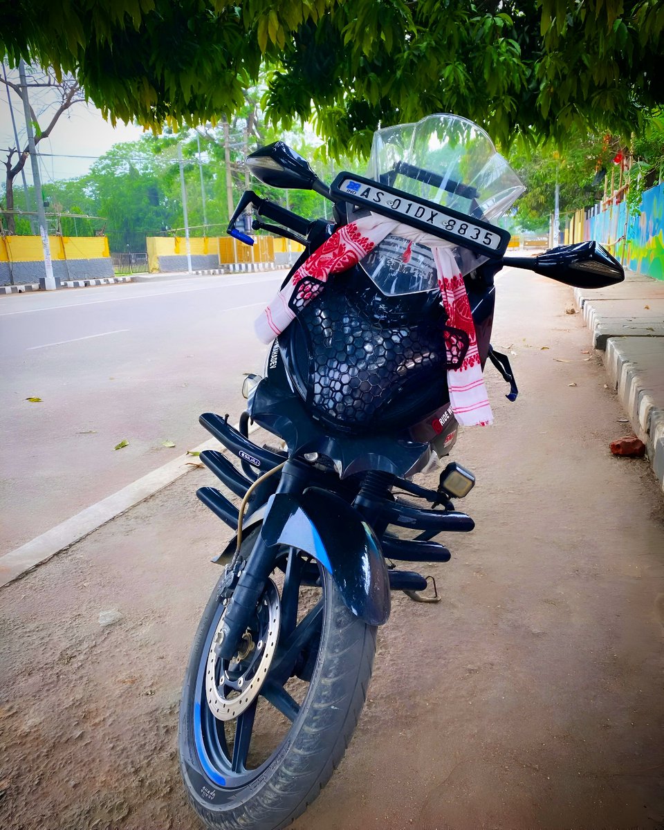 LLUVIATURIZMO's tweet image. Meet the Transparent Windshield by LLUVIA — built for bikers who crave style, adventure, and wind-cutting rides. 🌬️✨

👉 Shop now at lluvia.in and ride like a pro!

📸 Photo credits: @ajay_tiku 

#lluviaindustries #lluviaturizmo #pulsar220 #pulsar220f #220f #PULSAR