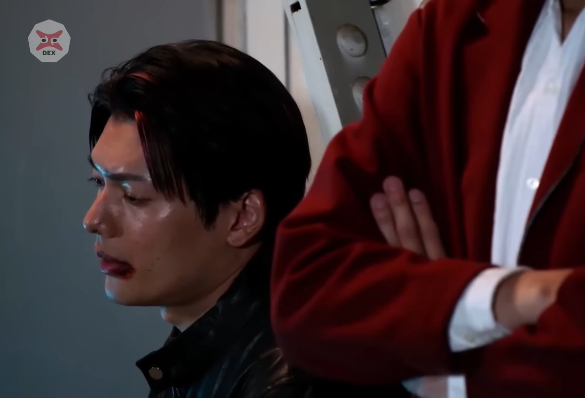 เฮ้ยบ้าชะมัด —  เอาเรื่องของเด็กนั่นออกจากหัวไม่ได้  จะชอบอะไรขนาดนั้น ไม่สมกับเป็นชั้นเอาซะเลย  ไอ้บ้าเอ้ย —